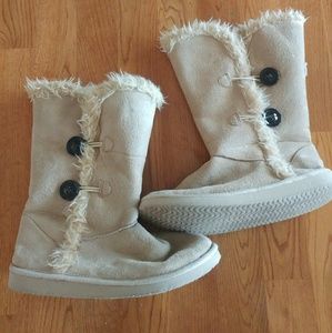 Cream fuzzy boots